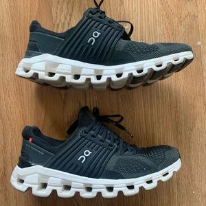 ON swift cloud womens sneakers // used condition // size 8